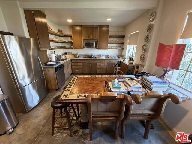 2252 W Washington Boulevard, Los Angeles, CA 90018