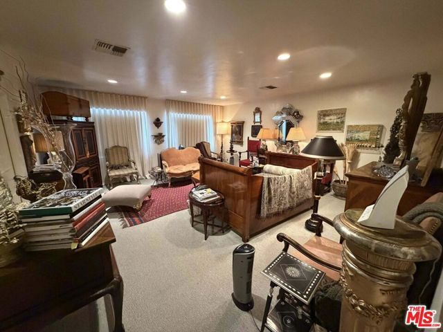 2252 W Washington Boulevard, Los Angeles, CA 90018