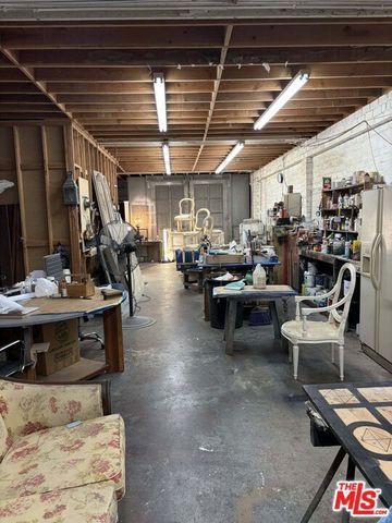 2252 W Washington Boulevard, Los Angeles, CA 90018