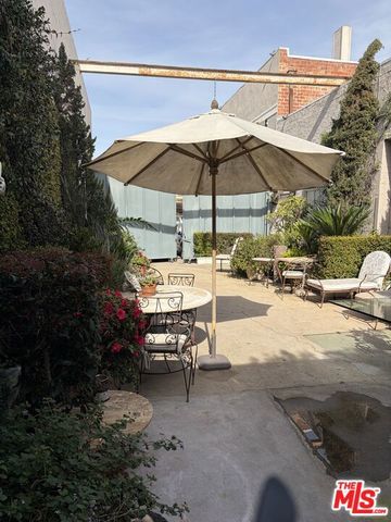 2252 W Washington Boulevard, Los Angeles, CA 90018