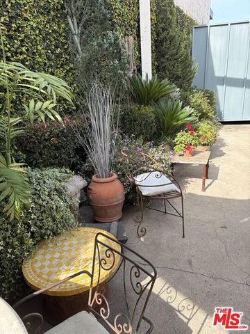 2252 W Washington Boulevard, Los Angeles, CA 90018