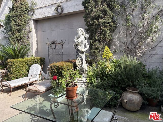 2252 W Washington Boulevard, Los Angeles, CA 90018
