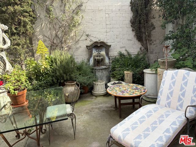 2252 W Washington Boulevard, Los Angeles, CA 90018