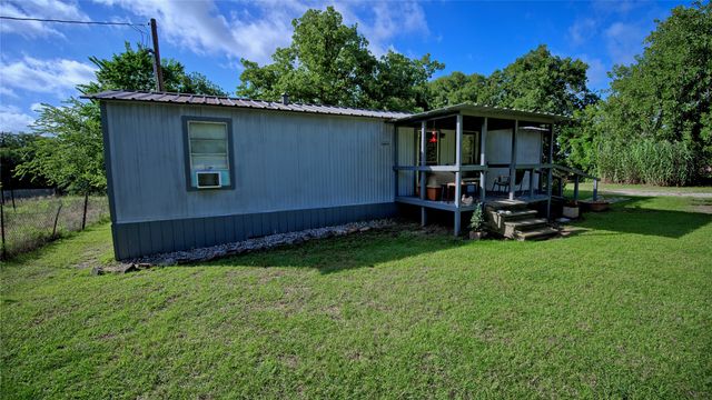 864 Upper Montague Road, Bowie, TX 76230