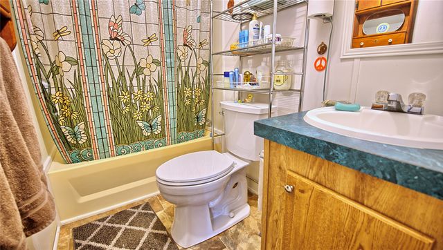 864 Upper Montague Road, Bowie, TX 76230