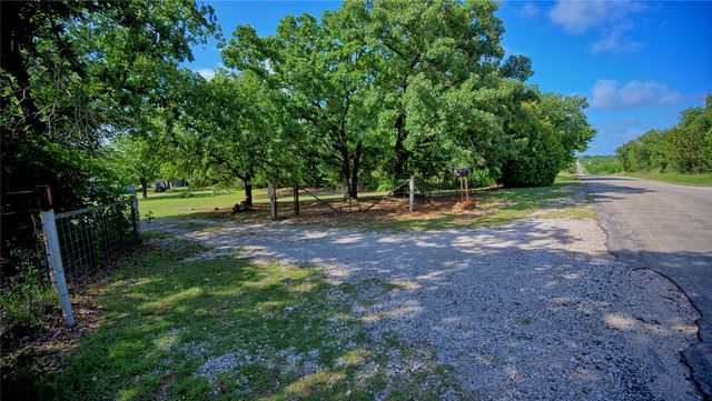 864 Upper Montague Road, Bowie, TX 76230