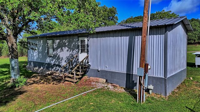 864 Upper Montague Road, Bowie, TX 76230