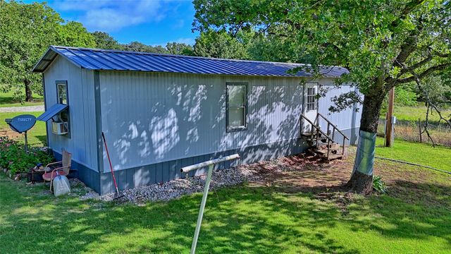 864 Upper Montague Road, Bowie, TX 76230