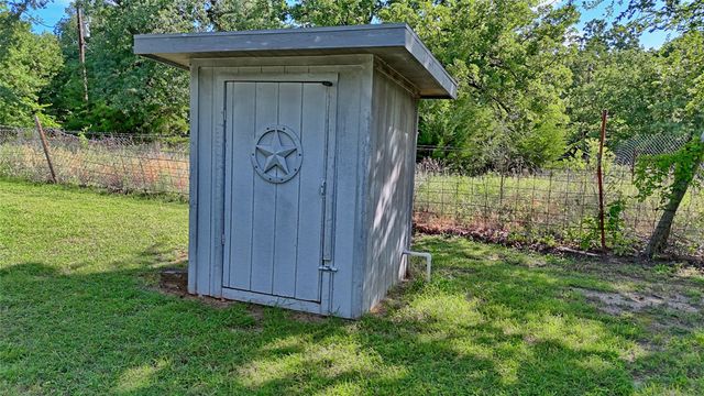 864 Upper Montague Road, Bowie, TX 76230