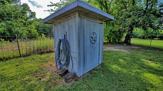864 Upper Montague Road, Bowie, TX 76230