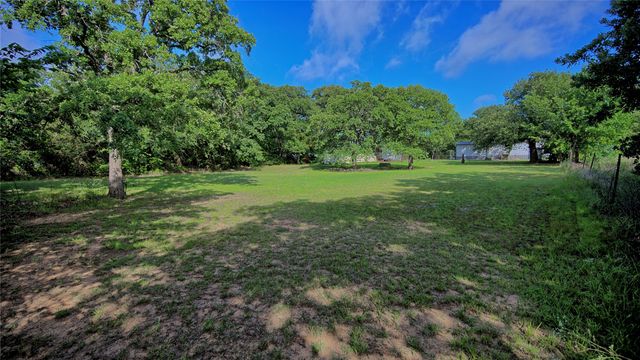 864 Upper Montague Road, Bowie, TX 76230