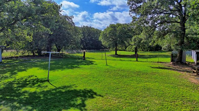 864 Upper Montague Road, Bowie, TX 76230