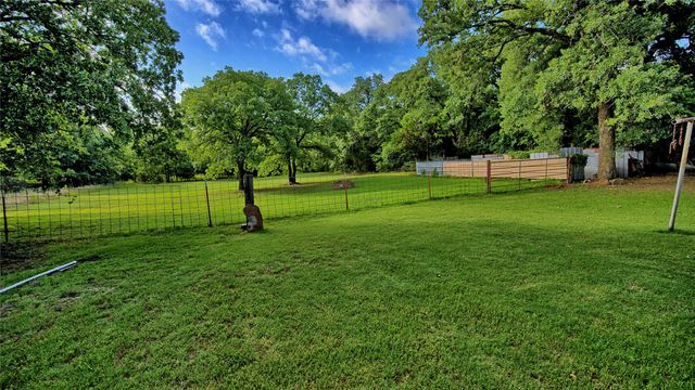 864 Upper Montague Road, Bowie, TX 76230