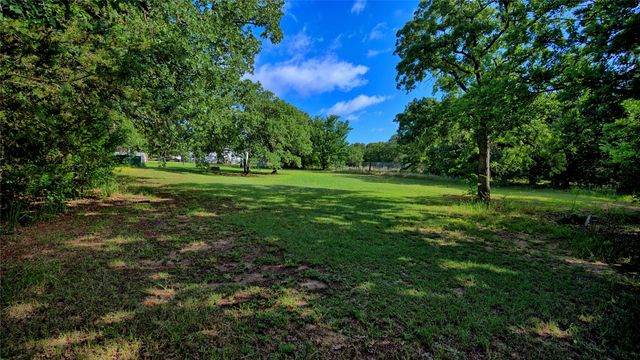 864 Upper Montague Road, Bowie, TX 76230