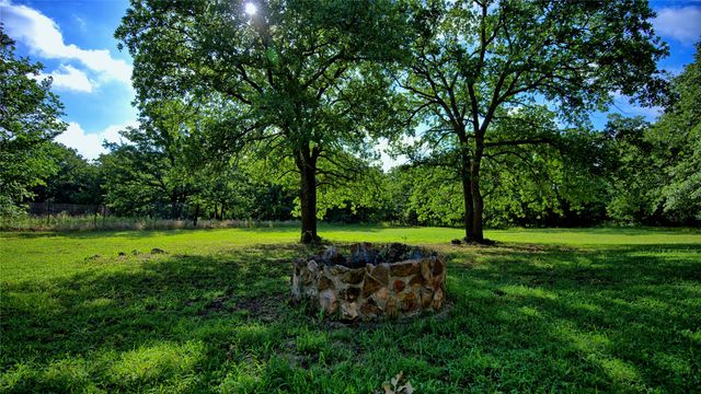 864 Upper Montague Road, Bowie, TX 76230
