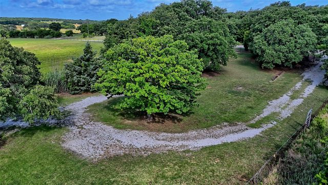 864 Upper Montague Road, Bowie, TX 76230