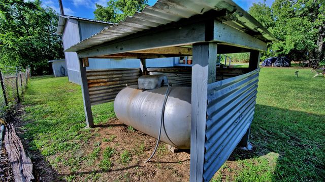 864 Upper Montague Road, Bowie, TX 76230