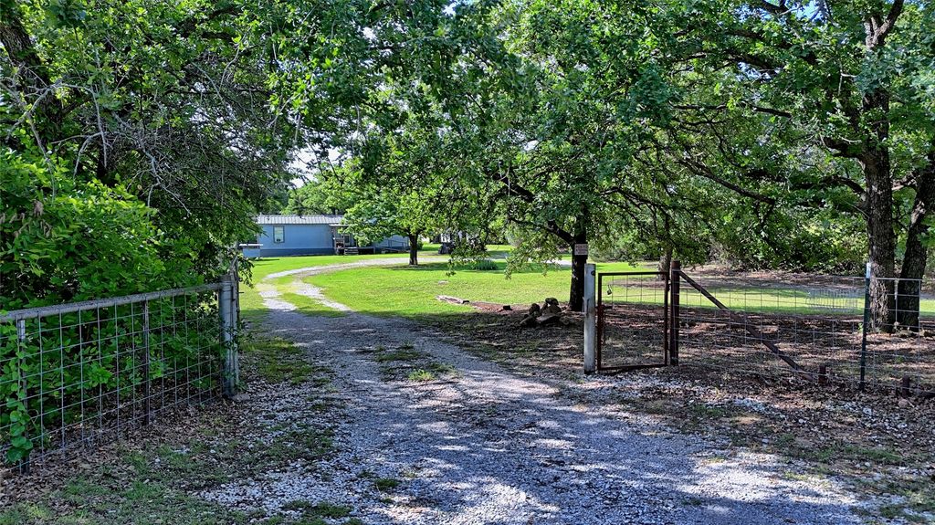 864 Upper Montague Road, Bowie, TX 76230