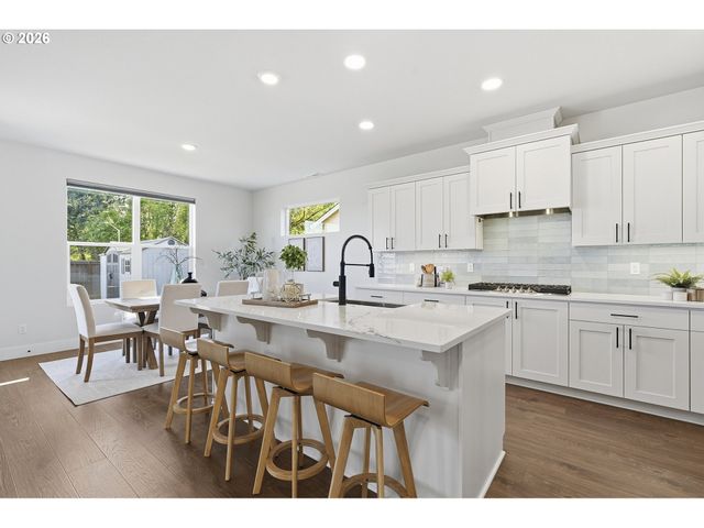 2999 S QUARTZ Dr, Cornelius, OR 97113