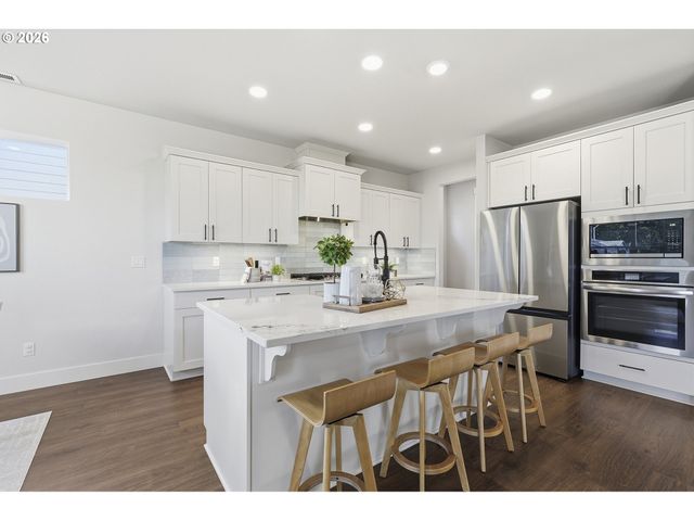 2999 S QUARTZ Dr, Cornelius, OR 97113