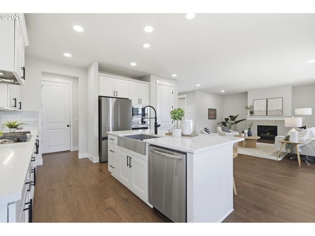 2999 S QUARTZ Dr, Cornelius, OR 97113