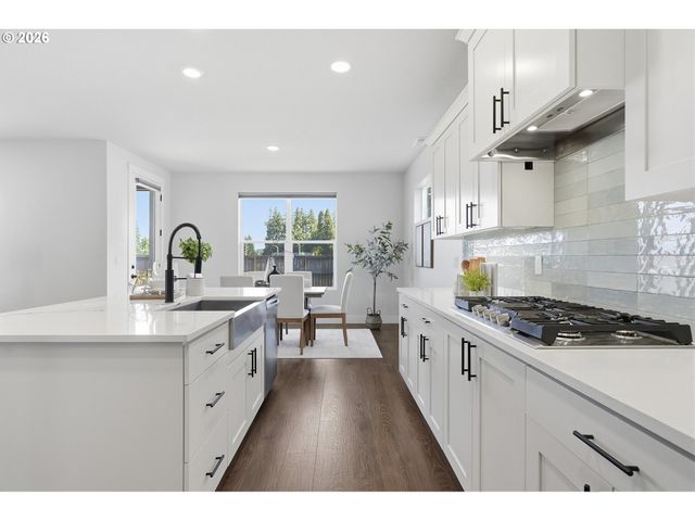 2999 S QUARTZ Dr, Cornelius, OR 97113