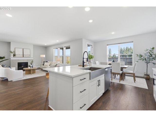 2999 S QUARTZ Dr, Cornelius, OR 97113