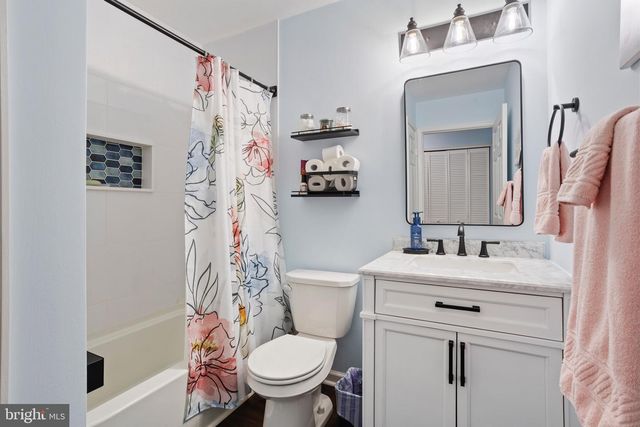 3907 SAXONY DR, Mount Laurel, NJ 08054