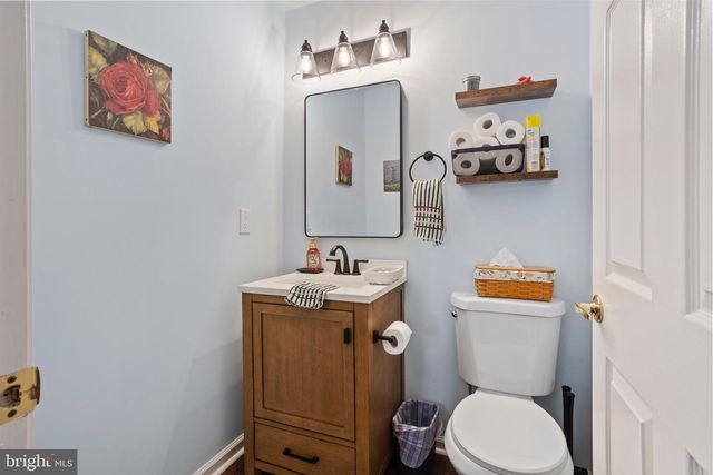 3907 SAXONY DR, Mount Laurel, NJ 08054