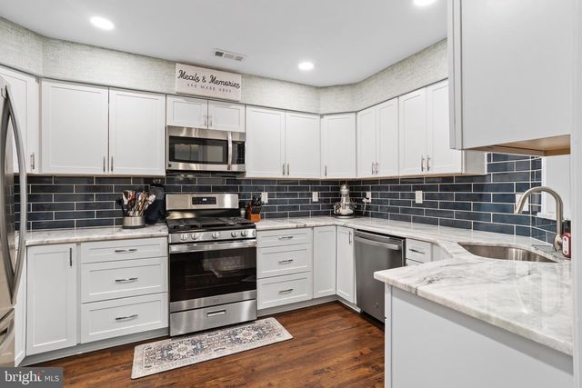 3907 SAXONY DR, Mount Laurel, NJ 08054