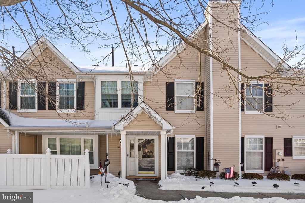 3907 SAXONY DR, Mount Laurel, NJ 08054