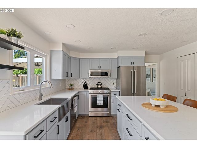 15784 Nw OVERTON Dr, Beaverton, OR 97006