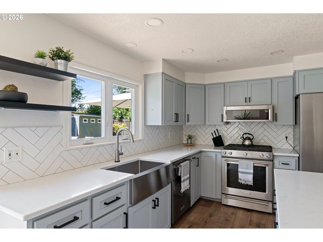 15784 Nw OVERTON Dr, Beaverton, OR 97006