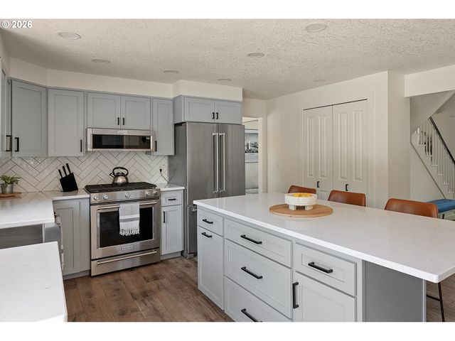 15784 Nw OVERTON Dr, Beaverton, OR 97006