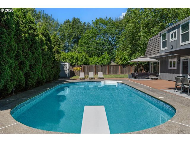 15784 Nw OVERTON Dr, Beaverton, OR 97006