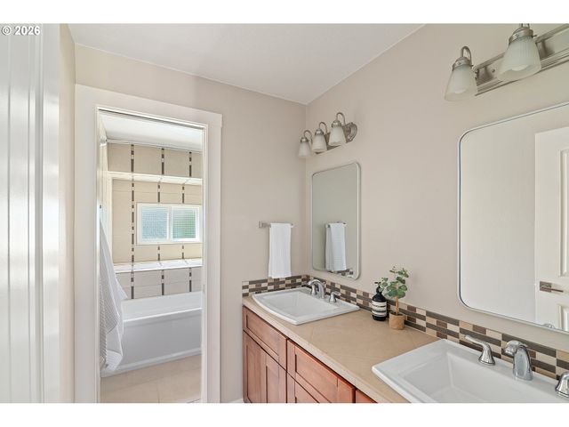 15784 Nw OVERTON Dr, Beaverton, OR 97006