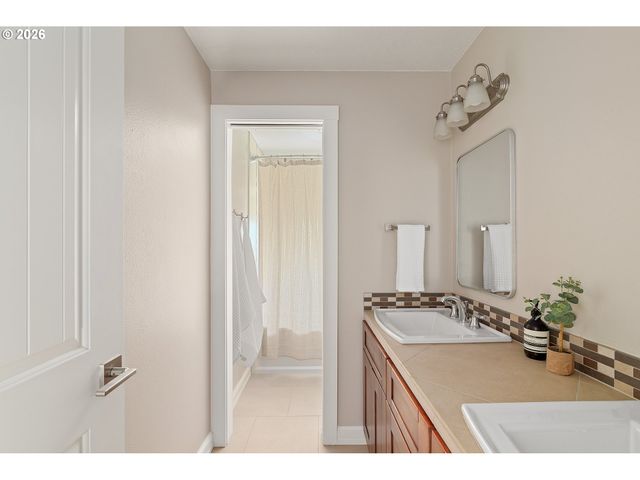 15784 Nw OVERTON Dr, Beaverton, OR 97006