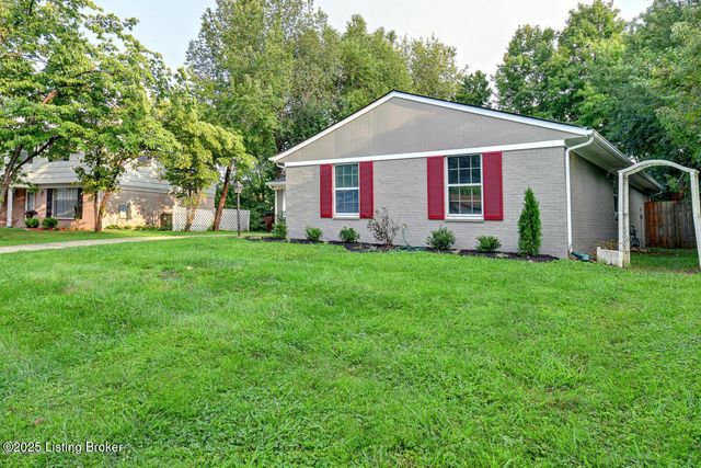 3820 Riveroaks Ln, Louisville, KY 40241