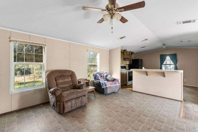 3115 Chuckwagon RD, Luling, TX 78648