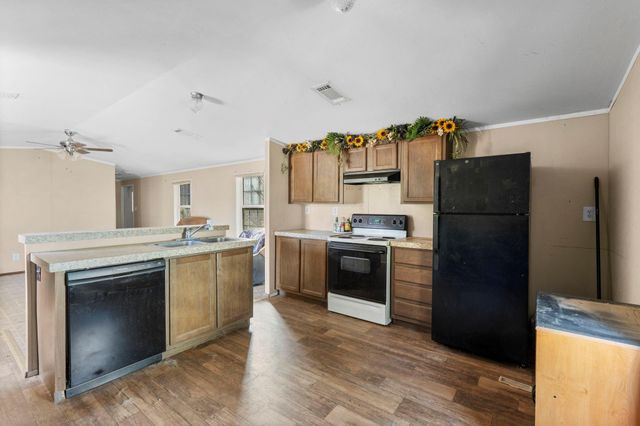 3115 Chuckwagon RD, Luling, TX 78648