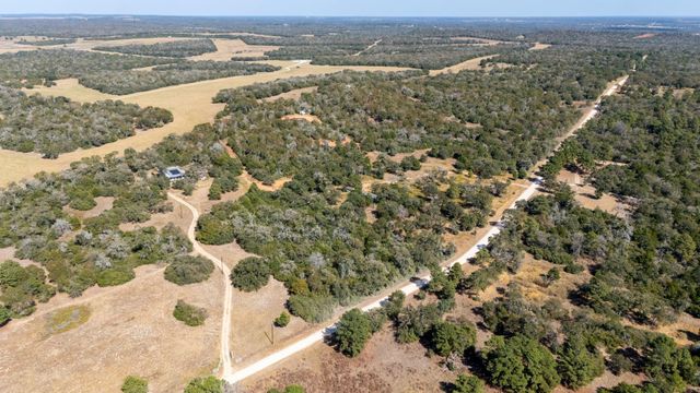 3115 Chuckwagon RD, Luling, TX 78648