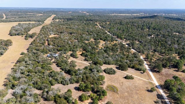 3115 Chuckwagon RD, Luling, TX 78648