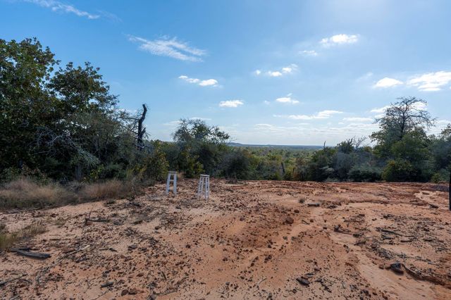3115 Chuckwagon RD, Luling, TX 78648