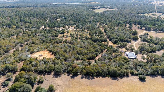 3115 Chuckwagon RD, Luling, TX 78648