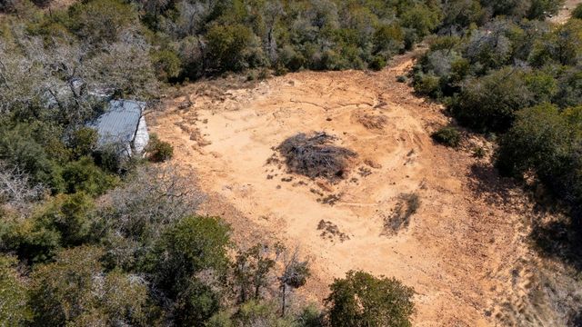 3115 Chuckwagon RD, Luling, TX 78648