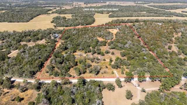 3115 Chuckwagon RD, Luling, TX 78648
