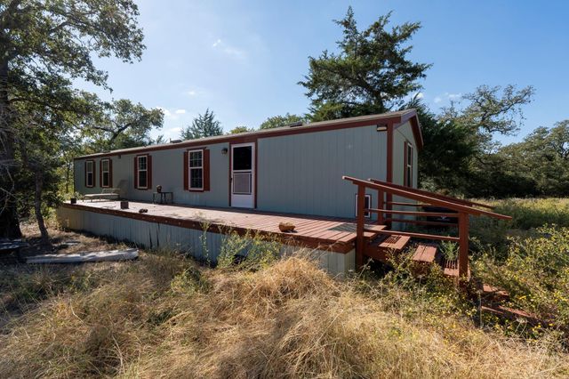 3115 Chuckwagon RD, Luling, TX 78648
