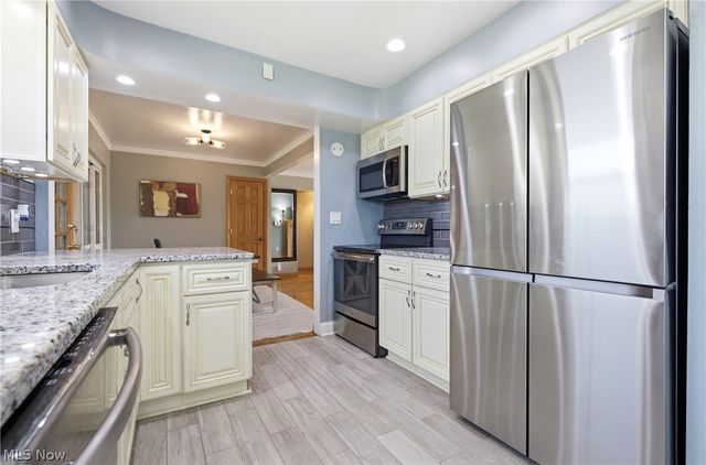 19110 Rockcliff Drive, Rocky River, OH 44116