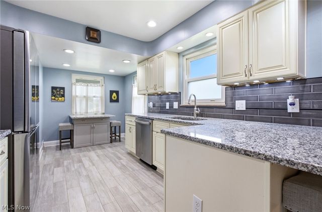 19110 Rockcliff Drive, Rocky River, OH 44116