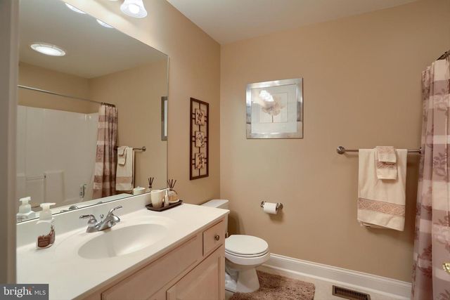 7748 GRAYBILL DR, Harrisburg, PA 17112